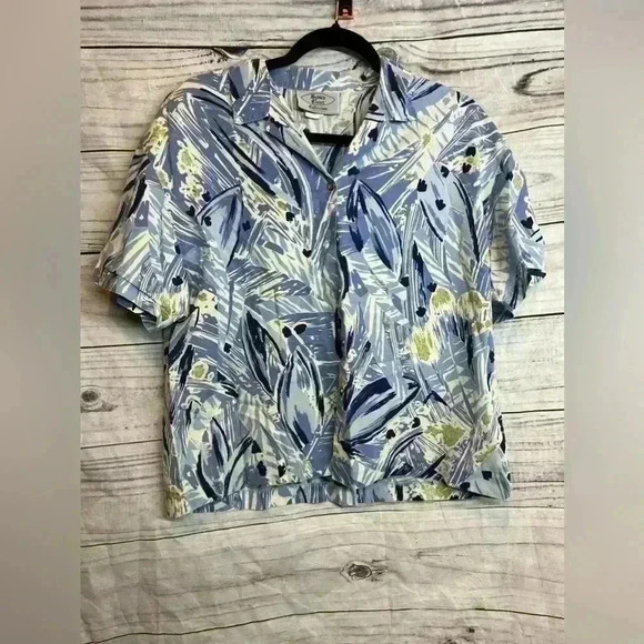 Vintage Tops - Bobbi’s closet collection blue and gold patterned top